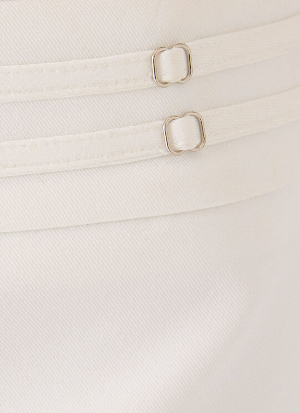 Low Rise Shorts – White